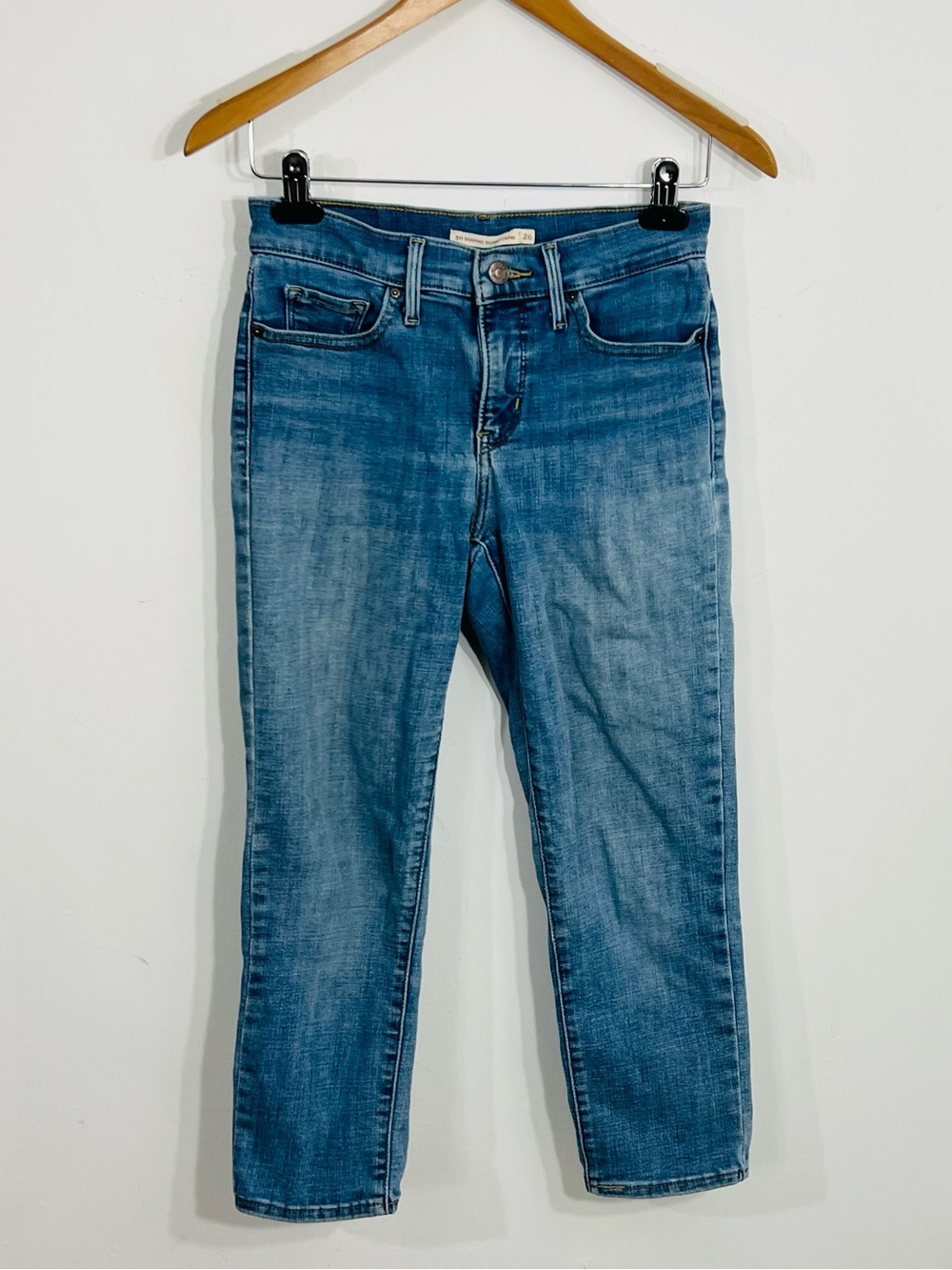Levi's 311 Shaping Skinny Capri Jeans Size 26 Mid Rise Classic 5 Pocket Red Tag